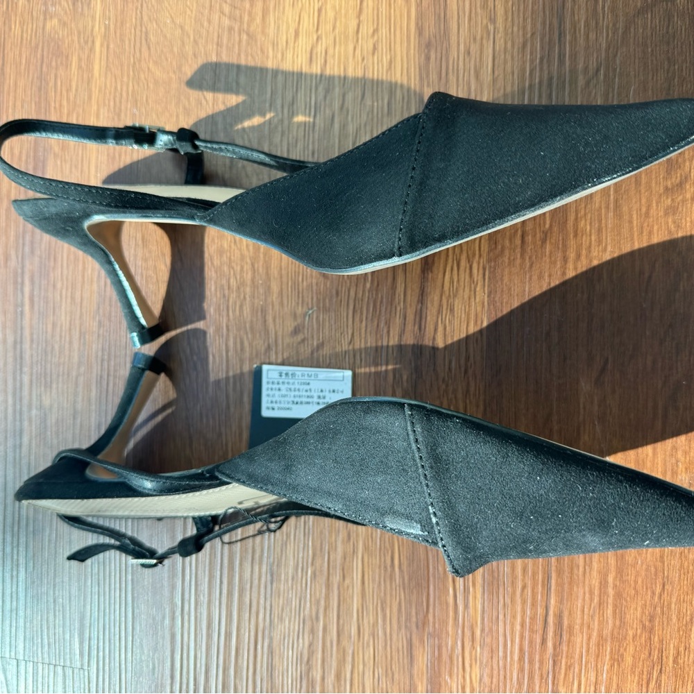 Elegant Black Pointed Toe Heels with Slingback Strap